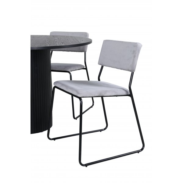 Bianca Matgrupp runt svart matbord med 4 st Kenth grå stolar Bianca Matgrupp runt svart matbord med 4 st Kenth grå stolar