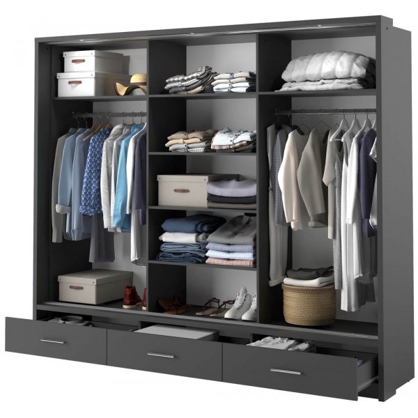 Svart garderob med inredning 250 cm Svart garderob med inredning 250 cm