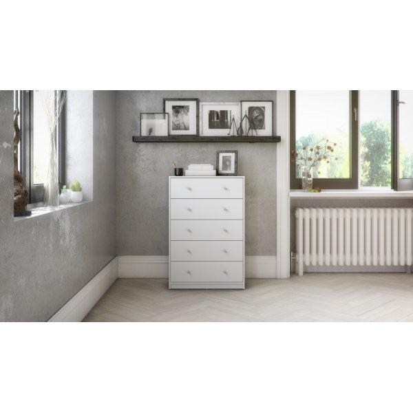 May vit byrå med 5 lådor May vit byrå med 5 lådor