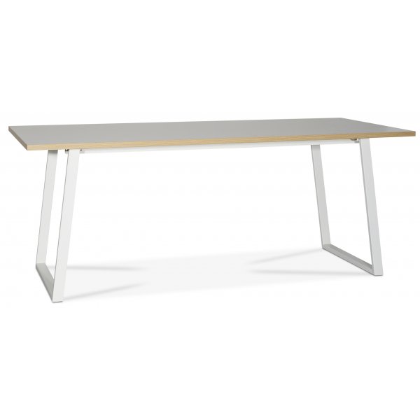 Edge matgrupp; Matbord i vit HPL 140x90 cm med 4 st vita Tyko stolar med rotting Edge matgrupp; Matbord i vit HPL 140x90 cm med 4 st vita Tyko stolar med rotting
