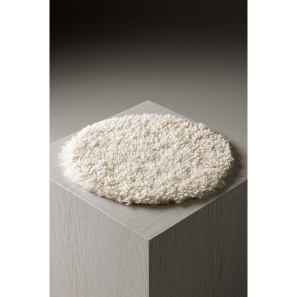 Katy stolsdyna Ø34 cm - Vit fårskinnsimitation Katy stolsdyna Ø34 cm - Vit fårskinnsimitation