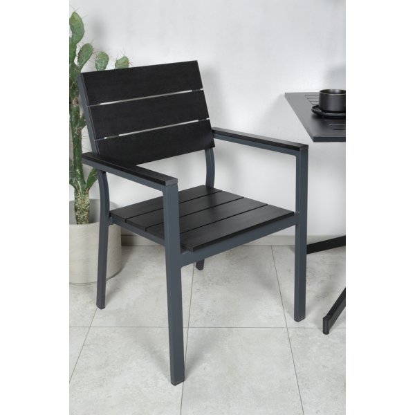 Way utematgrupp med 2 st Levels stolar - Svart Way utematgrupp med 2 st Levels stolar - Svart