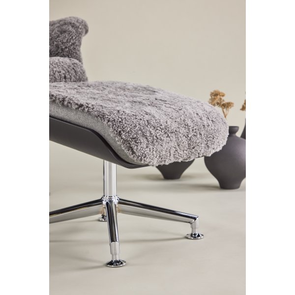 Ulla f�t�lj med fotpall i f�rskinn - Gr� / Svartbets / Krom + Textilreng�ring f�r m�bler