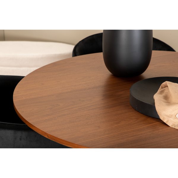 Bianca Matgrupp runt valnöt matbord med 4 st Berit svart stolar Bianca Matgrupp runt valnöt matbord med 4 st Berit svart stolar
