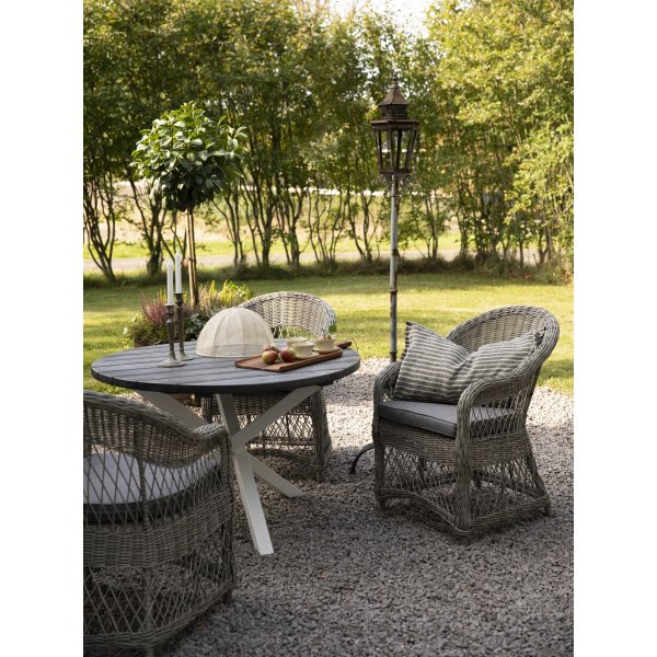 Utegrupp Marbella: Scottsdale runt grå/vit matbord Ø112 cm inklusive 4 st Marbella karmstolar i grå konstrotting Utegrupp Marbella: Scottsdale runt grå/vit matbord Ø112 cm inklusive 4 st Marbella karmstolar i grå konstrotting