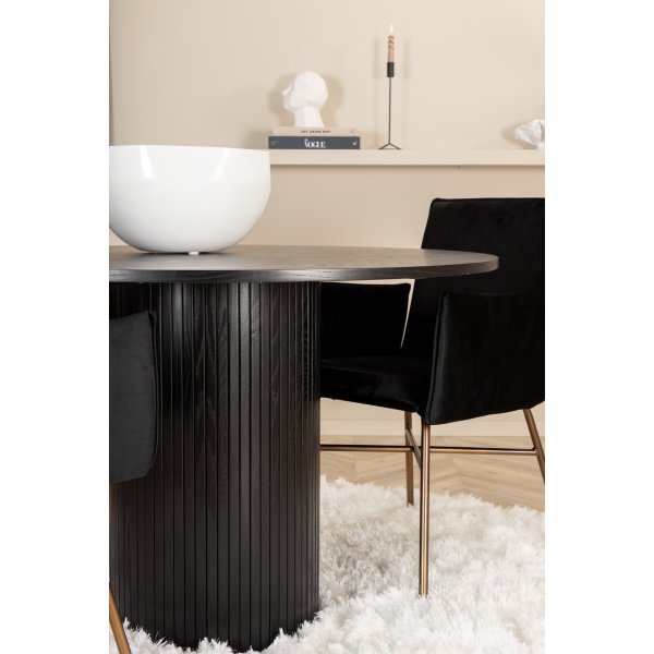Bianca Matgrupp runt svart matbord med 4 st Petra svart stolar Bianca Matgrupp runt svart matbord med 4 st Petra svart stolar