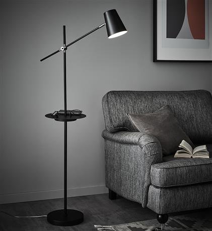 Linear golvlampa med USB - Svart Linear golvlampa med USB - Svart
