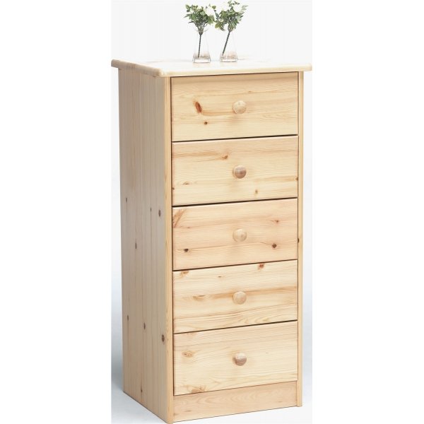 Mario smal byrå med 5 lådor - Lackad furu Mario smal byrå med 5 lådor - Lackad furu