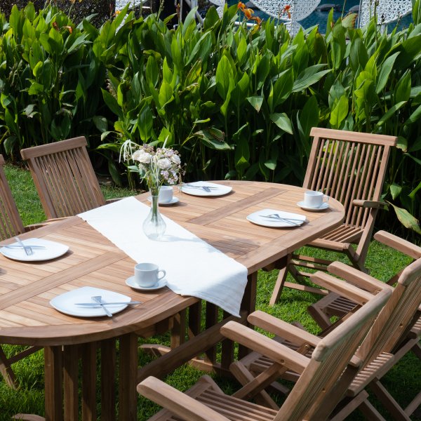 Utegrupp; matbord med 8 stycken karmstolar - Salt