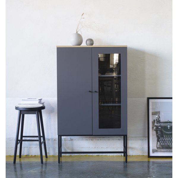 Edge skåp i Ek / Grå högtryckslaminat (HPL) + Möbeltassar Edge skåp i Ek / Grå högtryckslaminat (HPL) + Möbeltassar