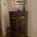 Kundbild Carl vitrinskåp lågt (Highboard) - Brunbetsad ek: Äntligen ett snyggt vintrinskåp...