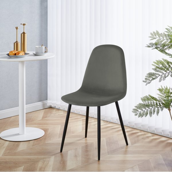 Stol i mörkgrå sammet med svarta ben Stol i mörkgrå sammet med svarta ben