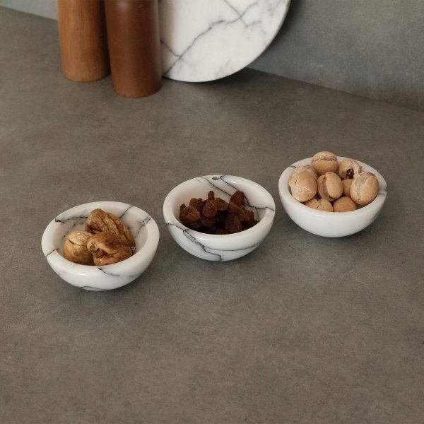 Skålar i vit marmor från Sicilien 3 delar Skålar i vit marmor från Sicilien 3 delar