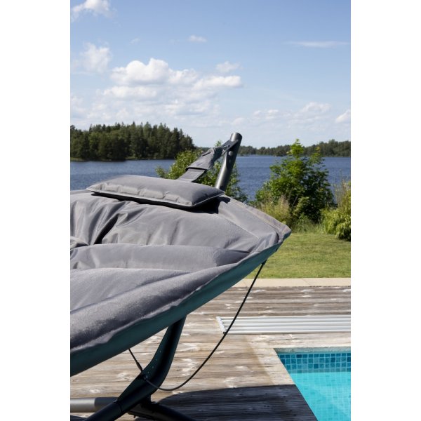 Nio hngmatta - Svart