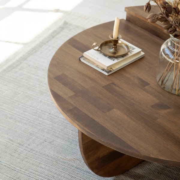 Podium 2 salontafel in notenhout 90 x 90 cm Podium 2 salontafel in notenhout 90 x 90 cm