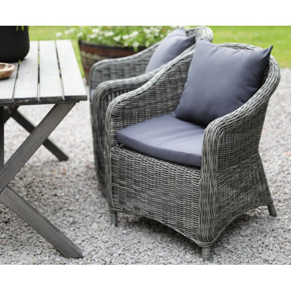 Groupe de repas Scottsdale Table 150 cm en Shabby Chic gris comprenant 4 fauteuils Mercury en rotin synthétique gris Groupe de repas Scottsdale Table 150 cm en Shabby Chic gris comprenant 4 fauteuils Mercury en rotin synthétique gris