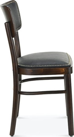 Chaise de salle à manger Novo avec rivets - Couleur optionnelle du cadre et du rembourrage Chaise de salle à manger Novo avec rivets - Couleur optionnelle du cadre et du rembourrage