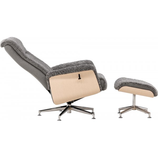 Ulla fåtölj med fotpall i fårskinn - Grå / Whitewash / Krom + Textilrengöring för möbler Ulla fåtölj med fotpall i fårskinn - Grå / Whitewash / Krom + Textilrengöring för möbler