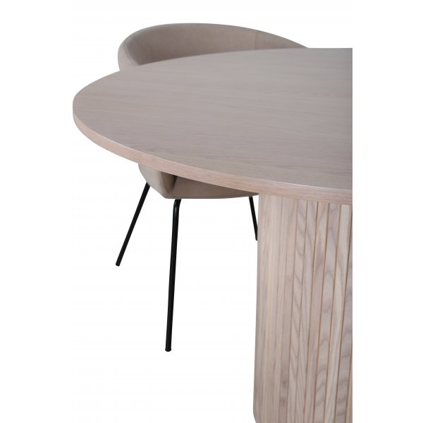 Bianca Matgrupp runt vitputsat matbord med 4 st Berit beige polyesterlinne stolar