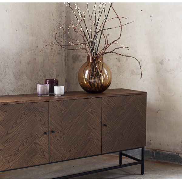 Edge dressoir - Bruingebeitst visgraat + Meubelpoten