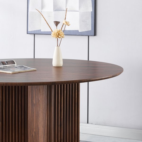 Crossby runt matbord Ø120 cm - Mörk bruntbetsad ek Crossby runt matbord Ø120 cm - Mörk bruntbetsad ek