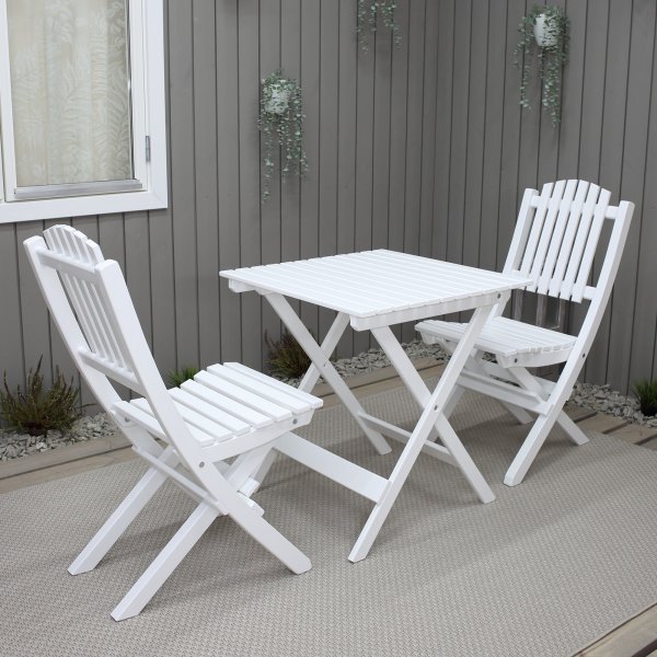 Wilma utegrupp bord 65 x 65 cm inkl 2 st Visby stolar - Vit Wilma utegrupp bord 65 x 65 cm inkl 2 st Visby stolar - Vit