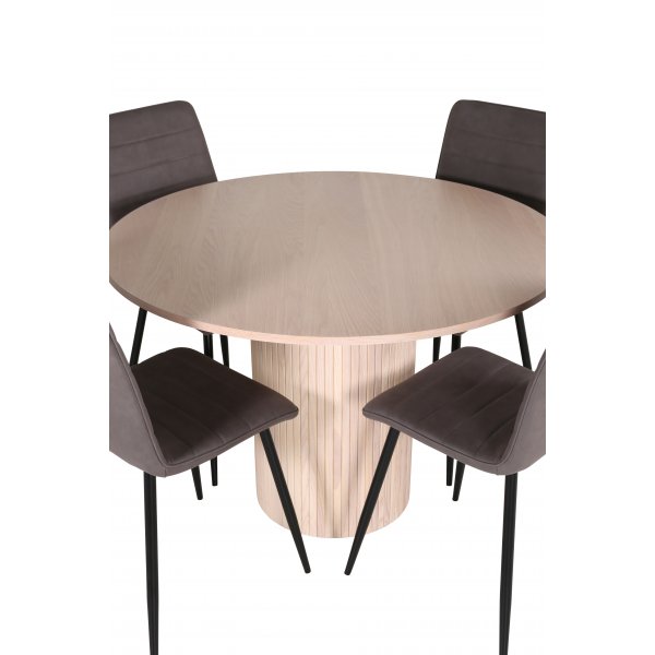 Bianca Matgrupp runt vitputsat matbord med 4 st Windu Lyx gr stolar