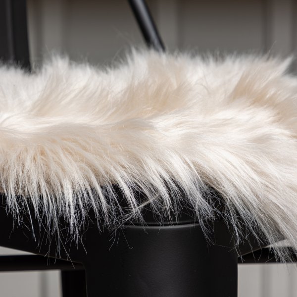 Coussin de chaise Katy 34 x 34 cm - Fausse fourrure beige Coussin de chaise Katy 34 x 34 cm - Fausse fourrure beige