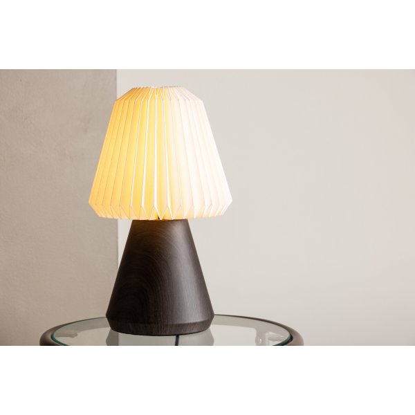 Fjällen bordslampa - Valnöt/Vit Fjällen bordslampa - Valnöt/Vit