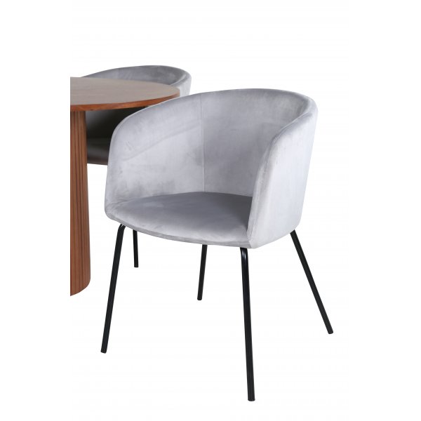 Bianca Matgrupp runt valnt matbord med 4 st Berit gr stolar