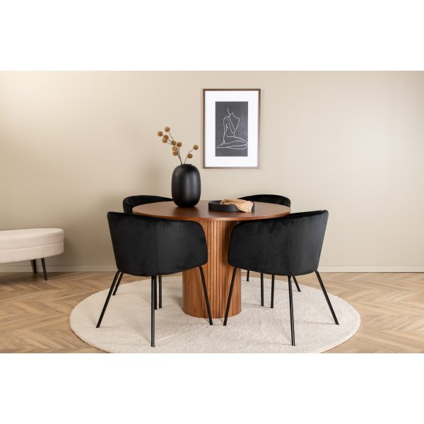 Bianca Matgrupp runt valnöt matbord med 4 st Berit svart stolar Bianca Matgrupp runt valnöt matbord med 4 st Berit svart stolar