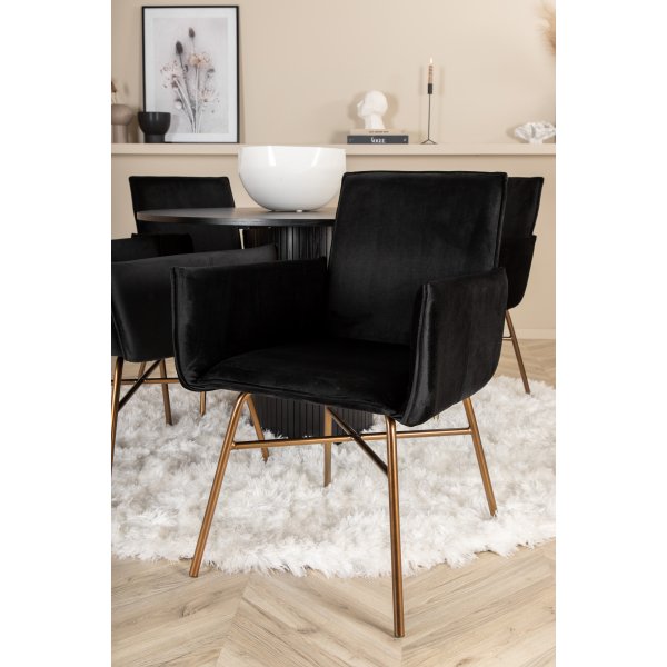 Bianca Matgrupp runt svart matbord med 4 st Petra svart stolar Bianca Matgrupp runt svart matbord med 4 st Petra svart stolar