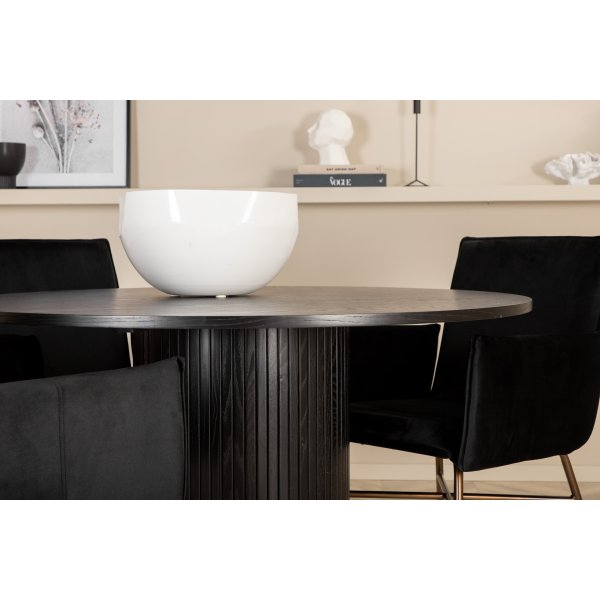 Bianca Matgrupp runt svart matbord med 4 st Petra svart stolar Bianca Matgrupp runt svart matbord med 4 st Petra svart stolar