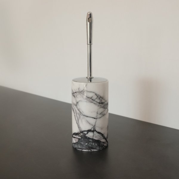 Badrumsset i vit marmor från Sicilien med 2 delar Badrumsset i vit marmor från Sicilien med 2 delar