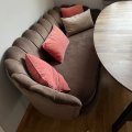 Kundbild Kingsley soffa 3-sits i brun sammet: V�ldigt s�t och n�tt soffa! F�rgen...