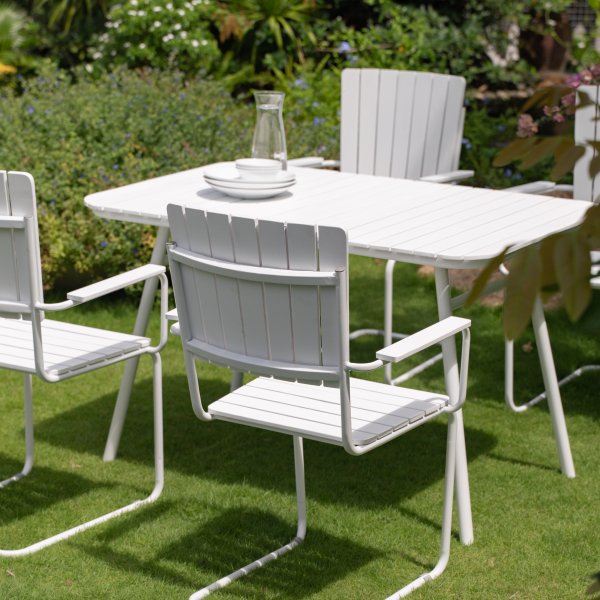 Utegrupp; bord 120x80 cm med 4 st stolar - Holmsund Utegrupp; bord 120x80 cm med 4 st stolar - Holmsund