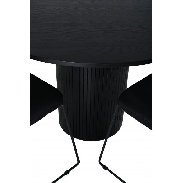 Bianca Matgrupp runt svart matbord med 4 st Muce svart stolar Bianca Matgrupp runt svart matbord med 4 st Muce svart stolar
