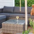 Kundbild Utegrupp; divansoffa med bord i gr� rotting