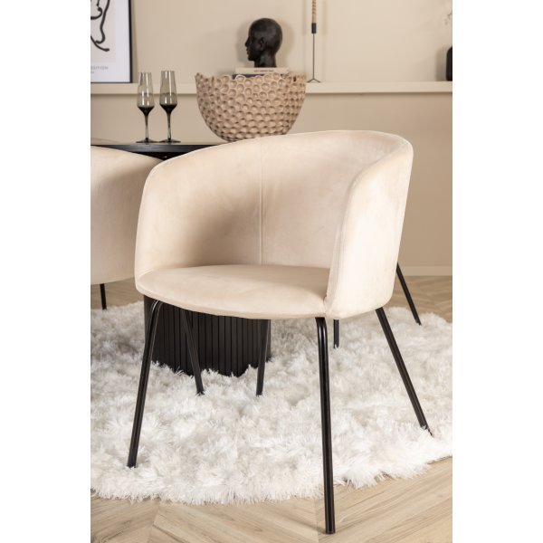 Bianca Matgrupp runt svart matbord med 4 st Berit beige stolar Bianca Matgrupp runt svart matbord med 4 st Berit beige stolar