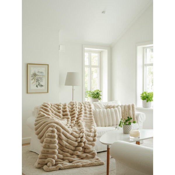 Liny pläd 140 x 220 cm - Beige Liny pläd 140 x 220 cm - Beige