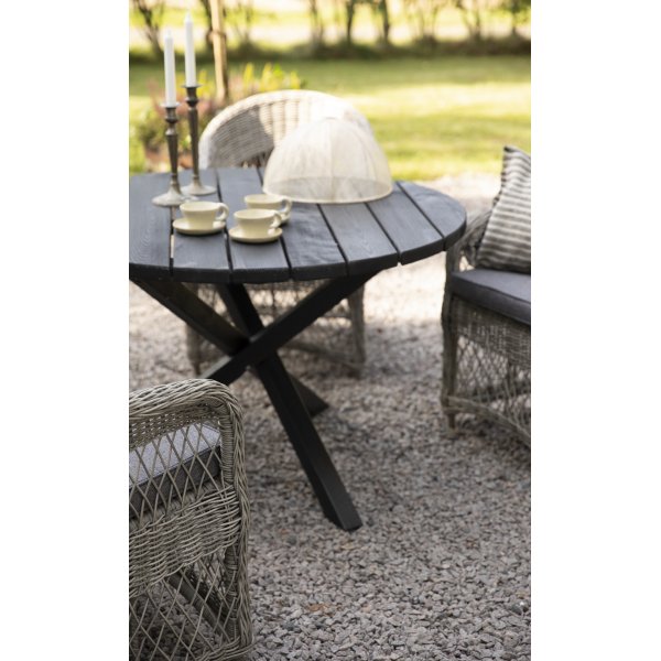 Utegrupp Marbella: Scottsdale runt svart matbord Ø112 cm inklusive 4 st Marbella karmstolar i grå konstrotting Utegrupp Marbella: Scottsdale runt svart matbord Ø112 cm inklusive 4 st Marbella karmstolar i grå konstrotting