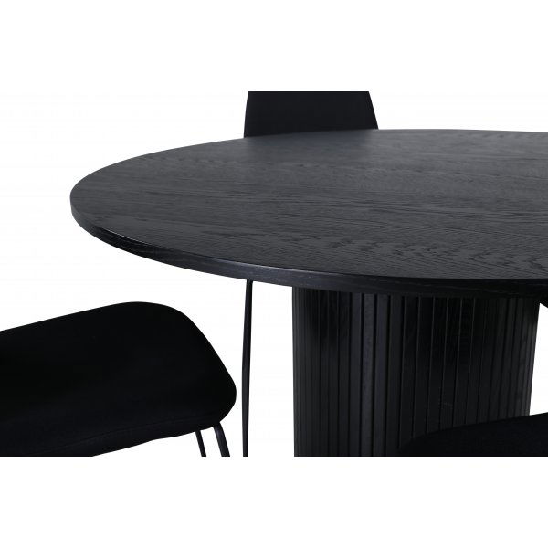 Bianca Matgrupp runt svart matbord med 4 st Muce svart stolar Bianca Matgrupp runt svart matbord med 4 st Muce svart stolar