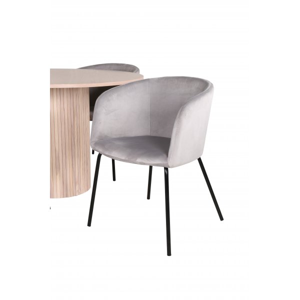 Bianca Matgrupp runt vitputsat matbord med 4 st Berit gr stolar