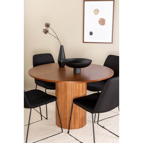 Bianca Matgrupp runt valnöt matbord med 4 st Muce svart stolar Bianca Matgrupp runt valnöt matbord med 4 st Muce svart stolar