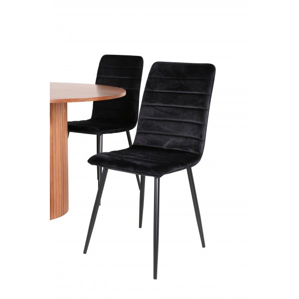 Bianca Matgrupp runt valnt matbord med 4 st Windu Lyx svart stolar