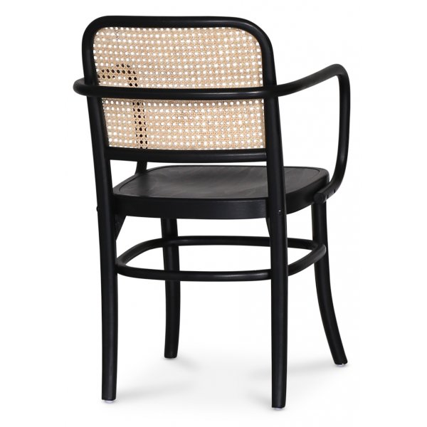 Omni matgrupp, runt matbord Ø130 cm inkl 4 st Nemis svarta karmstolar - Svartbetsad ek Omni matgrupp, runt matbord Ø130 cm inkl 4 st Nemis svarta karmstolar - Svartbetsad ek