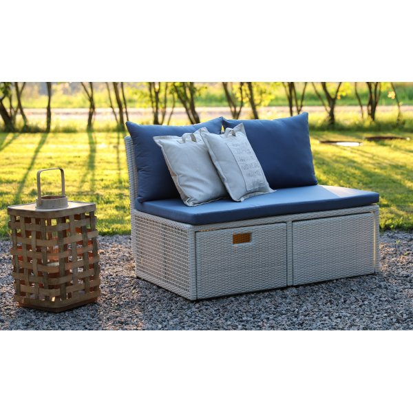 Broby balkongsoffa med sidobord - Ljusgrå konstrotting Broby balkongsoffa med sidobord - Ljusgrå konstrotting