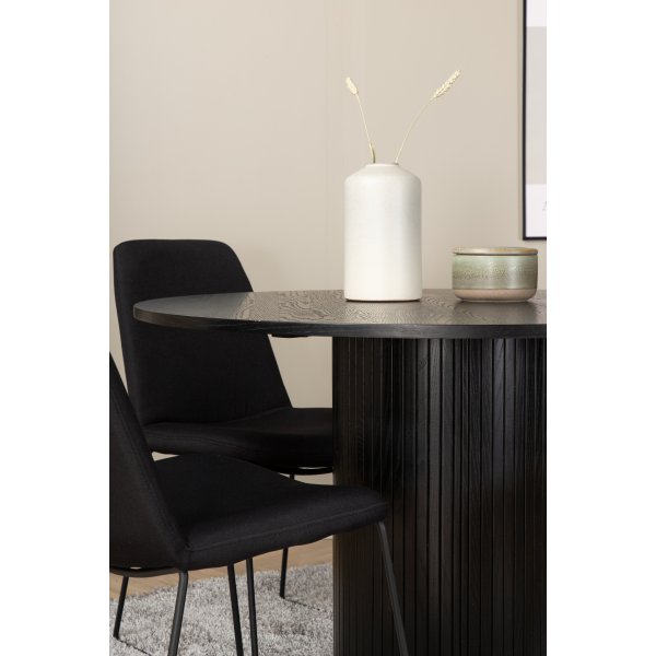 Bianca Matgrupp runt svart matbord med 4 st Muce svart stolar Bianca Matgrupp runt svart matbord med 4 st Muce svart stolar