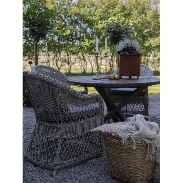 Utegrupp Marbella: Scottsdale runt brunt matbord 112 cm inklusive 4 st Marbella karmstolar i grå konstrotting Utegrupp Marbella: Scottsdale runt brunt matbord 112 cm inklusive 4 st Marbella karmstolar i grå konstrotting