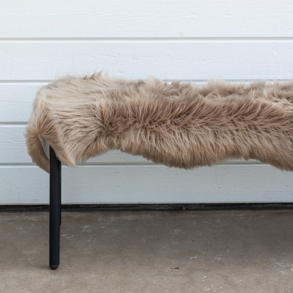 Pli Katy 180 x 55 cm - Fausse fourrure marron Pli Katy 180 x 55 cm - Fausse fourrure marron